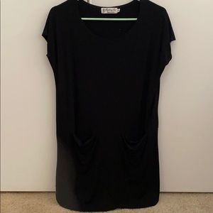 Fighting Eel Black dress with front pockets